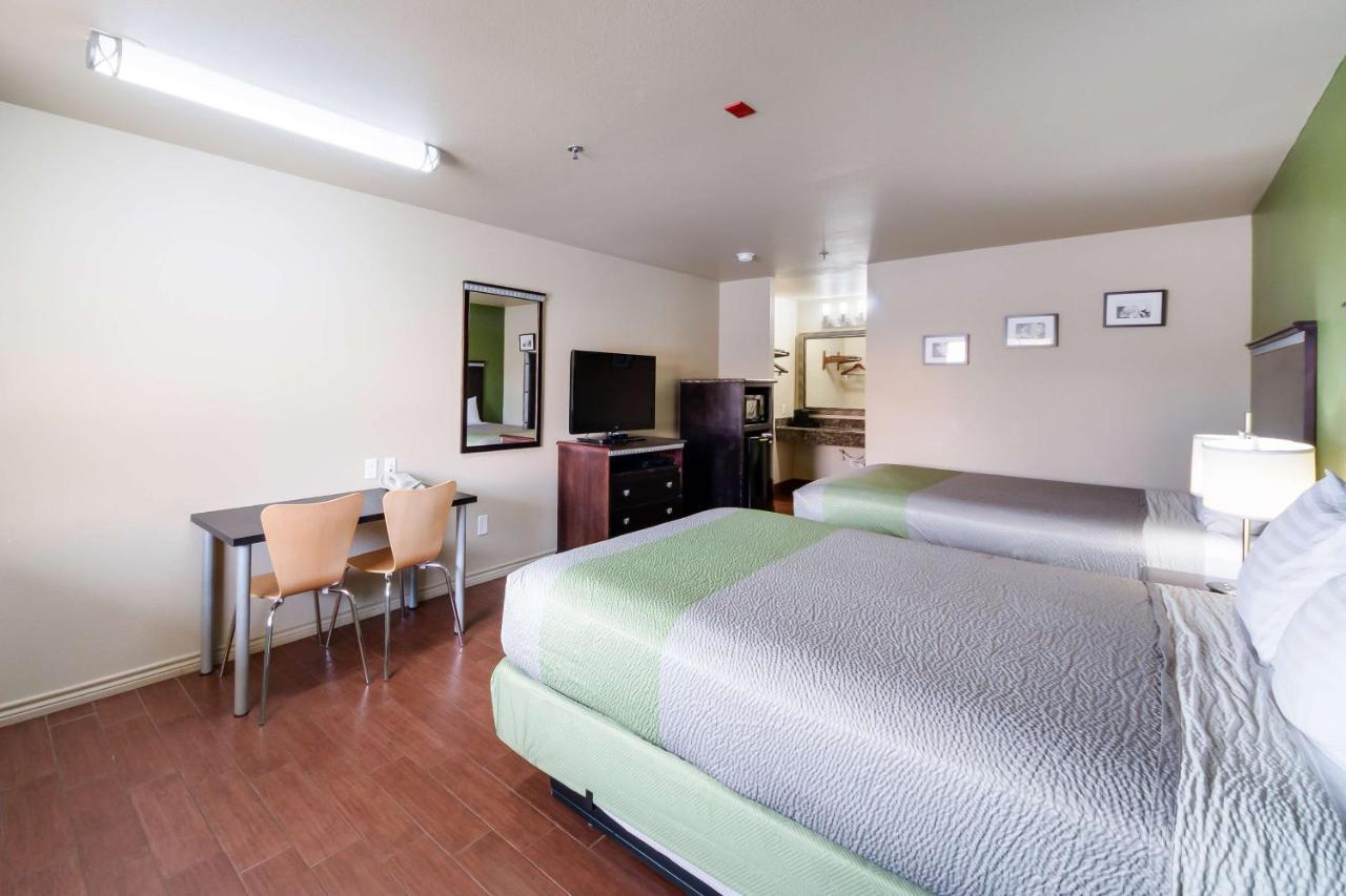 Motel 6 Floresville ภายนอก รูปภาพ