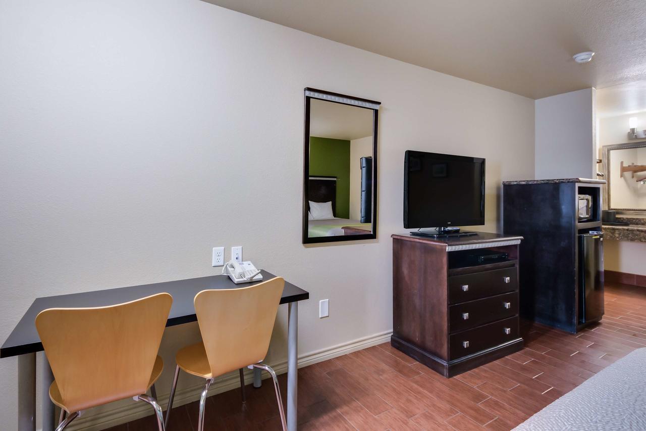 Motel 6 Floresville ภายนอก รูปภาพ
