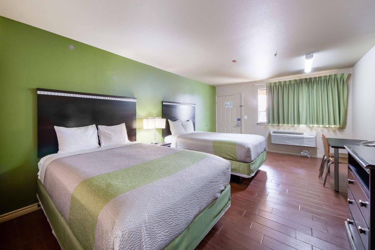 Motel 6 Floresville ภายนอก รูปภาพ