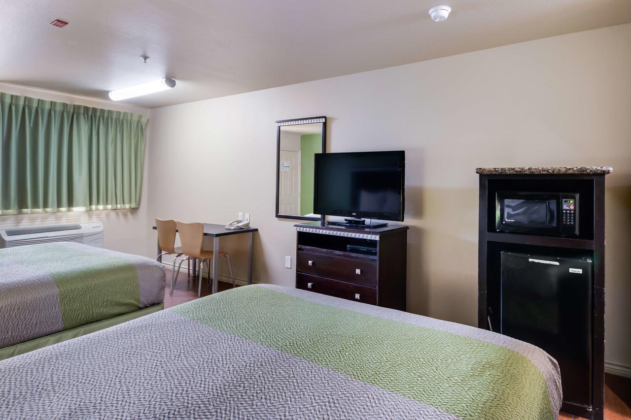 Motel 6 Floresville ภายนอก รูปภาพ