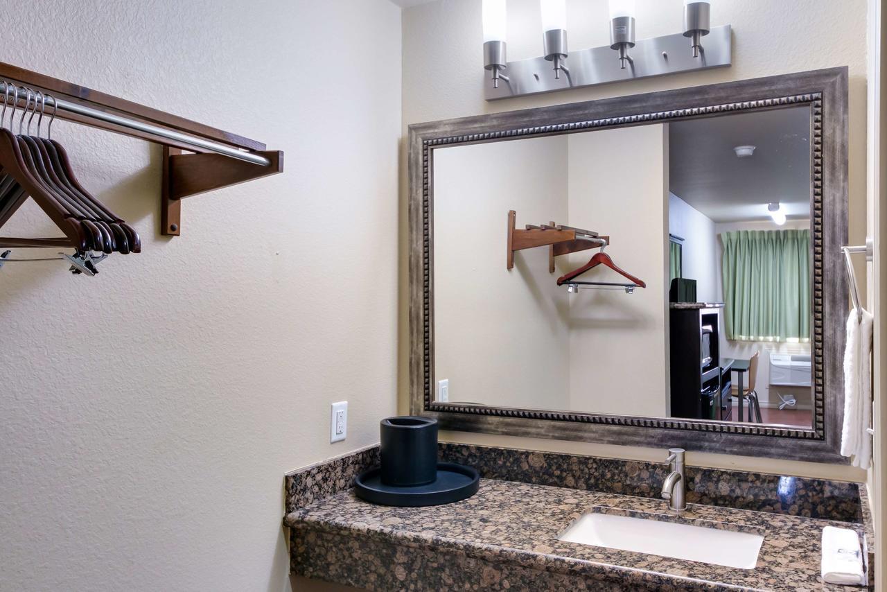 Motel 6 Floresville ภายนอก รูปภาพ