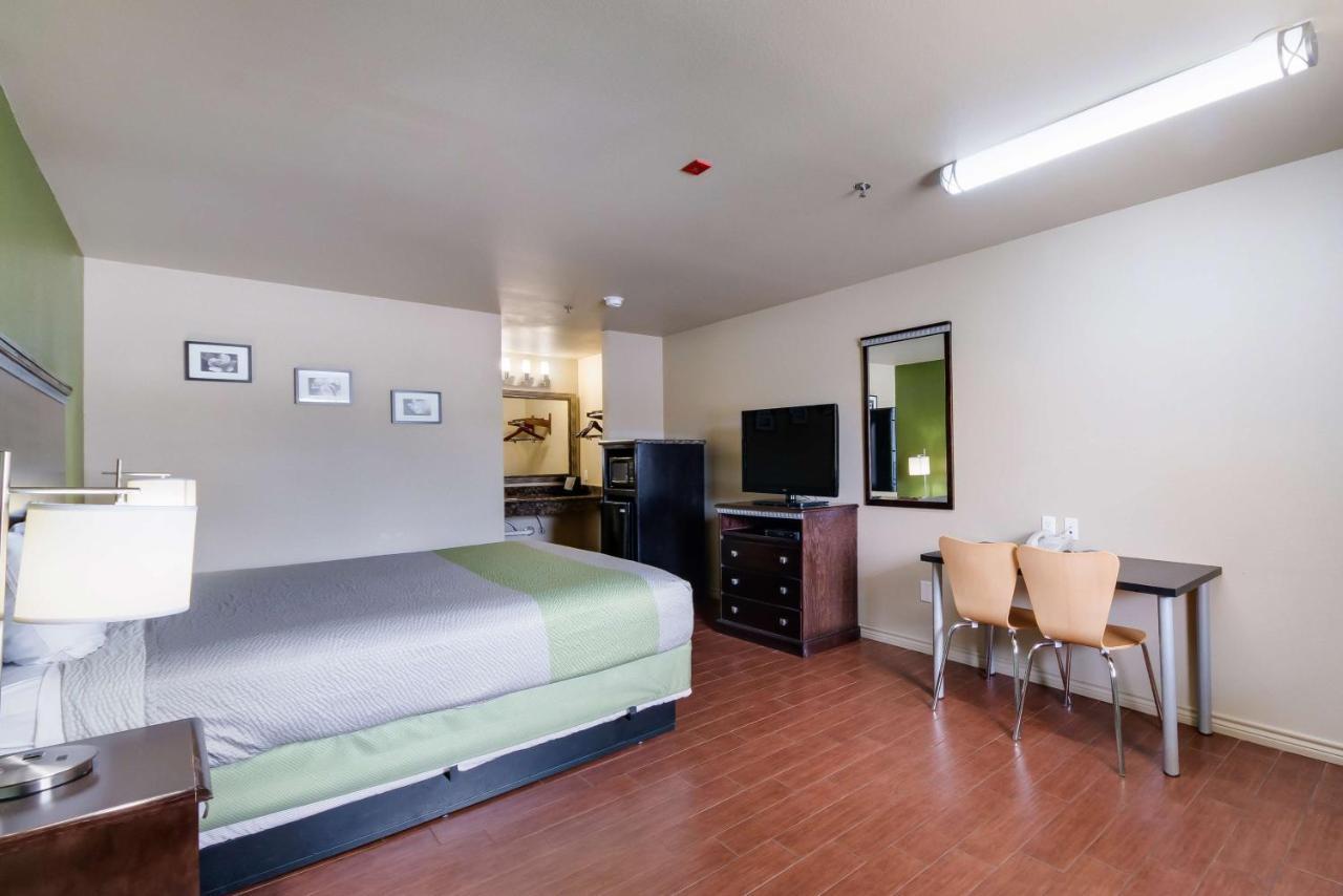 Motel 6 Floresville ภายนอก รูปภาพ