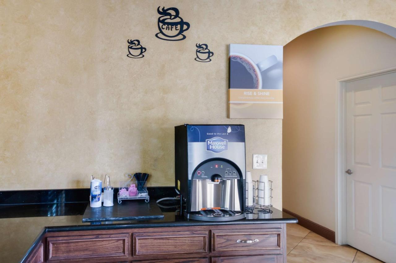 Motel 6 Floresville ภายนอก รูปภาพ