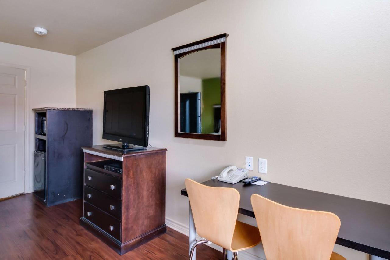 Motel 6 Floresville ภายนอก รูปภาพ