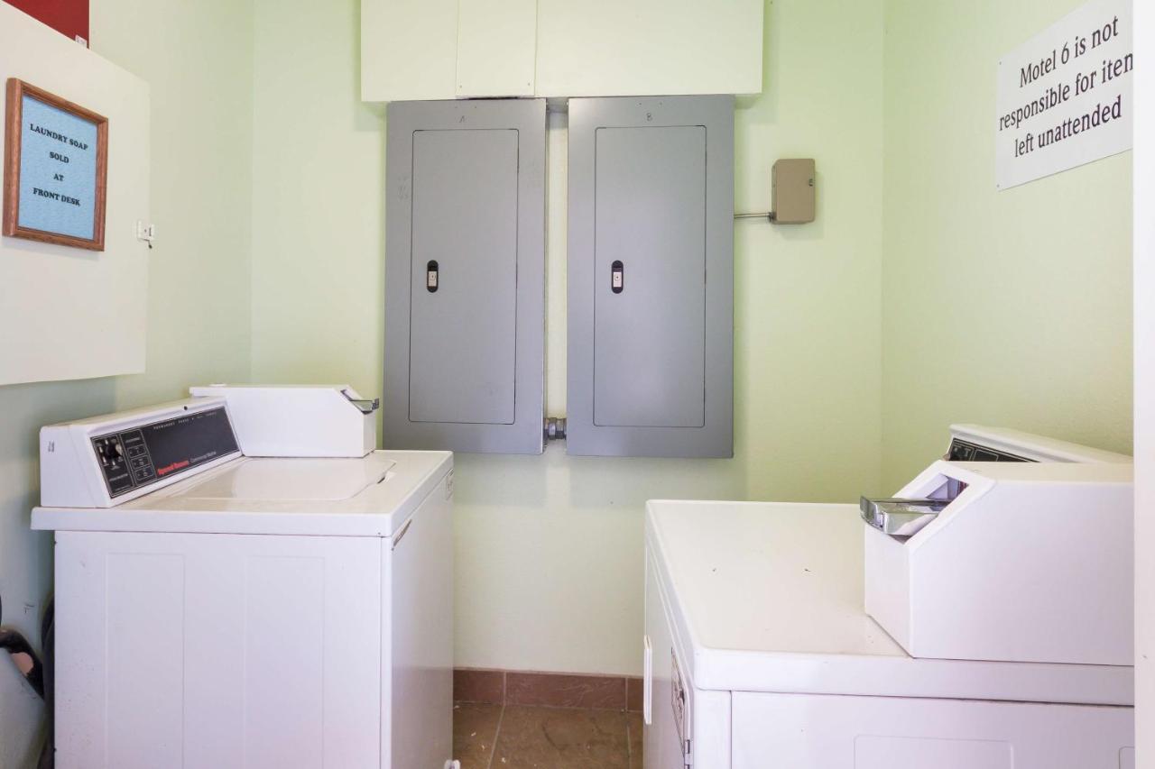 Motel 6 Floresville ภายนอก รูปภาพ