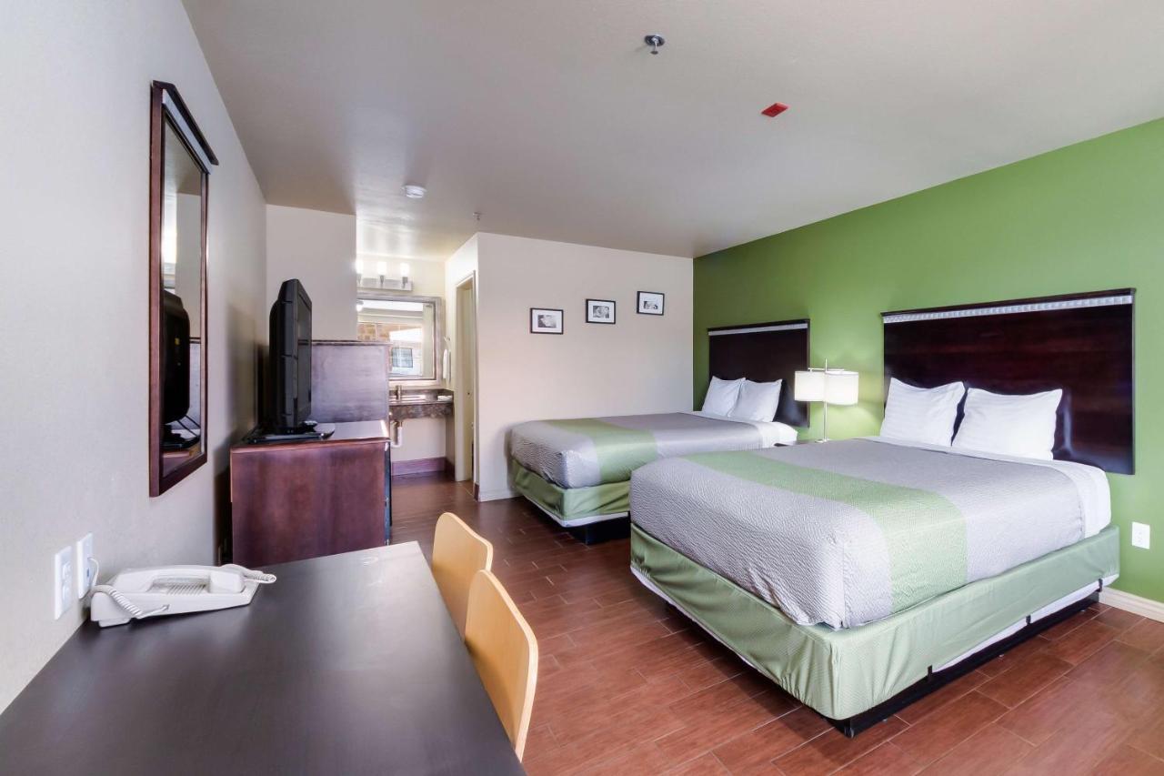 Motel 6 Floresville ภายนอก รูปภาพ