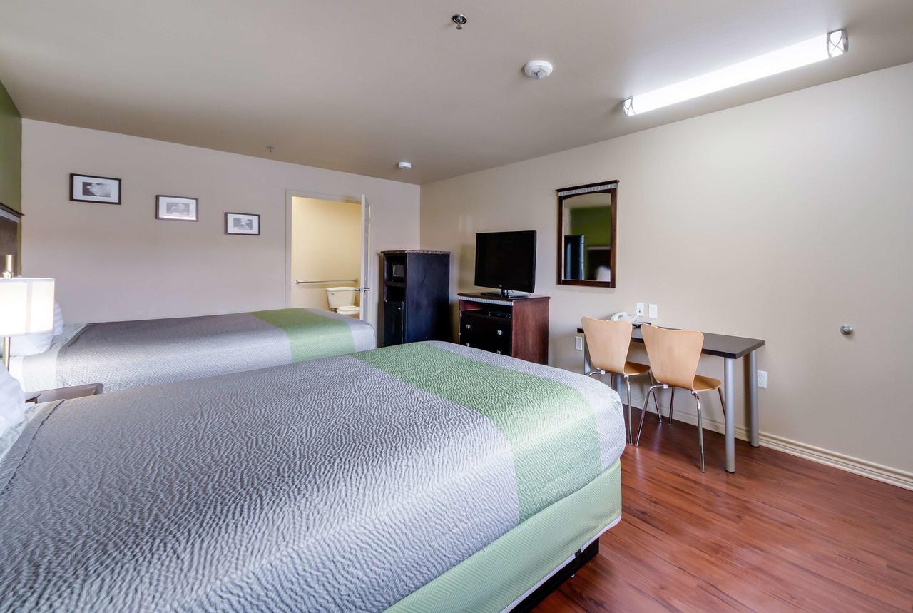 Motel 6 Floresville ภายนอก รูปภาพ