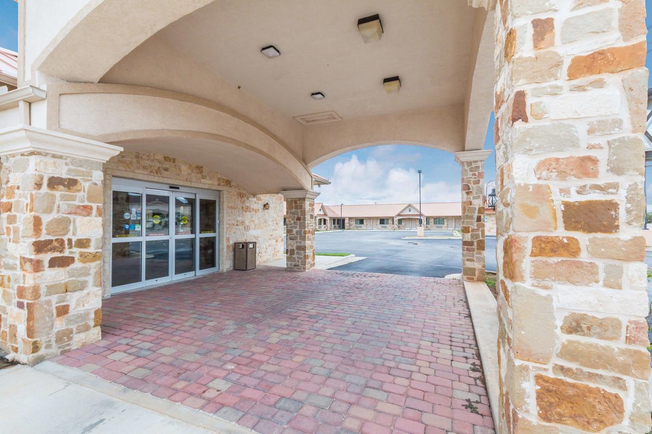 Motel 6 Floresville ภายนอก รูปภาพ