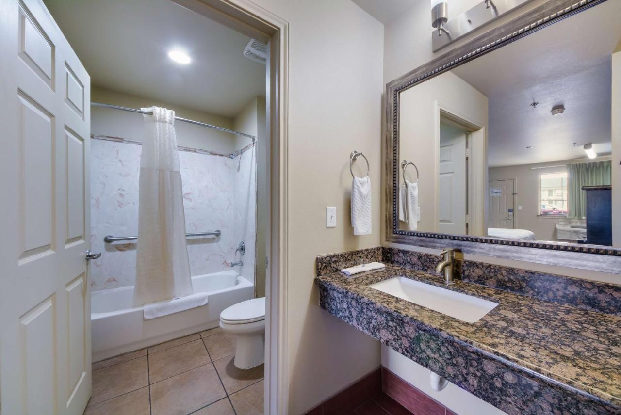 Motel 6 Floresville ภายนอก รูปภาพ